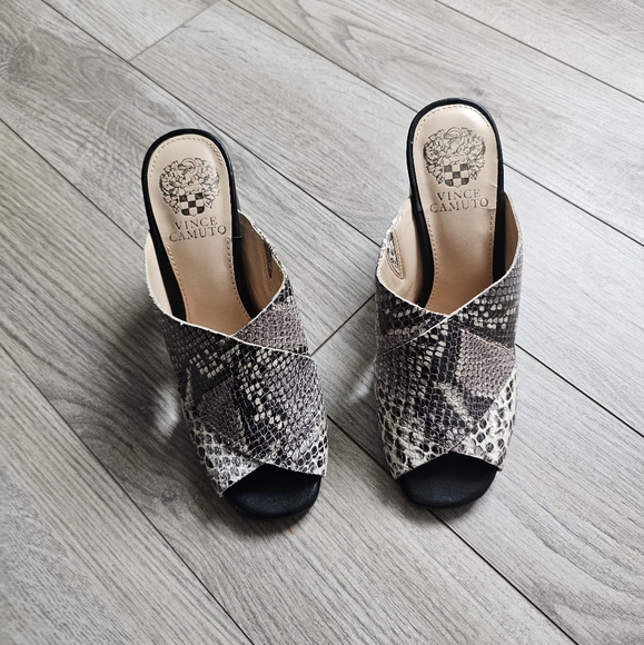 Vince Camuto Jevan Mule - Picture 3 of 7